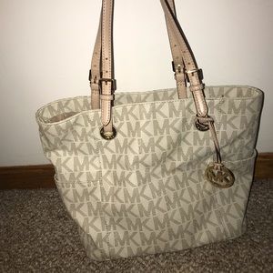 🎉Michael Kors purse🎉 EXTREMELY LOW PRICE🎉
